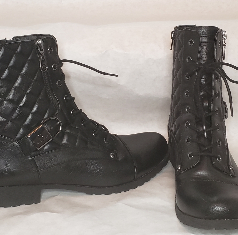 Guess - Picture 2 of 4